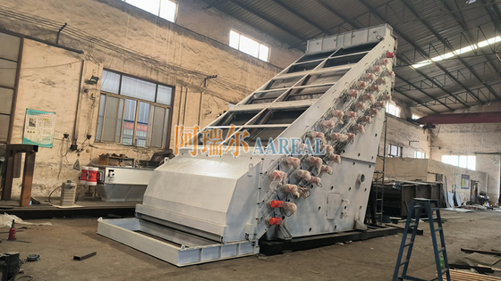 3000*9000mm 1~3 cubiertas Gran capacidad 30~50 TPH Vibrante de pantalla de alta frecuencia tamiz para arena de silicio con motores desequilibrados o vibradores electromagnéticos para la limpieza de malla
