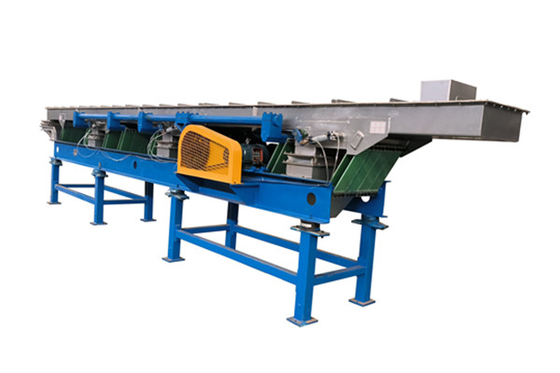Conveyor vibratorio excéntrico de resorte de hojas de acero inoxidable de 600 mm*8000 mm para el transporte de sal