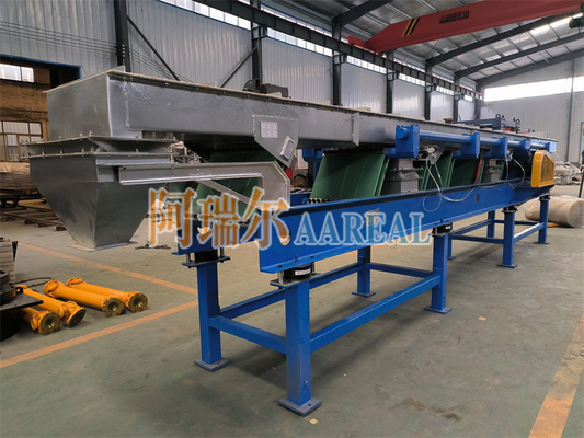 Con un alto rendimiento de ahorro de energía, de acero inoxidable de baja a media carga 304 de primavera de hoja, transportador vibratorio excéntrico equilibrado para el transporte de gránulos de plástico.