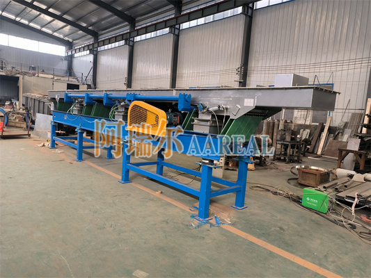 Transportador vibratorio excéntrico equilibrado de resorte de hojas revestido con teflón de acero inoxidable para productos de goma natural con función de enfriamiento