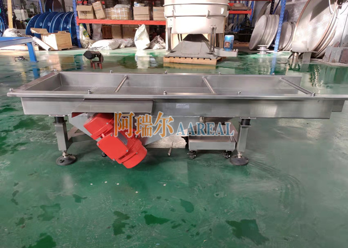 Granos de plástico de doble cubierta de acero inoxidable de alta eficiencia, tamiz de vibración lineal, separador de tamiz de vibración rectangular para granos de plástico de PE con placa de tamiz perforada